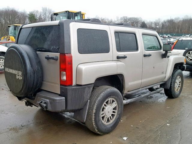 5GTEN13E298102539 - 2009 HUMMER H3 SILVER photo 4