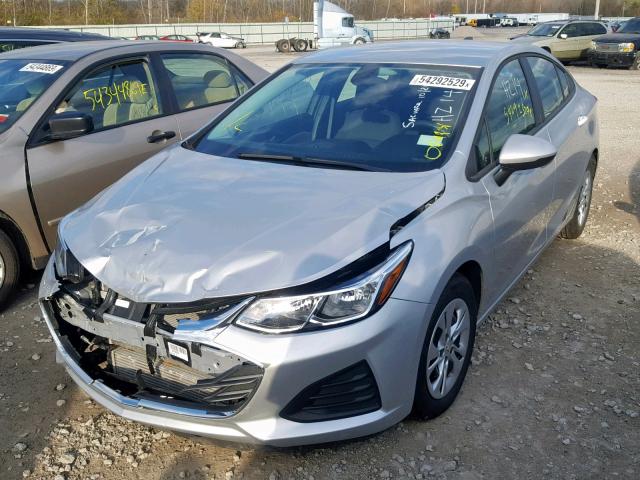 1G1BJ5SM1K7105944 - 2019 CHEVROLET CRUZE GRAY photo 2