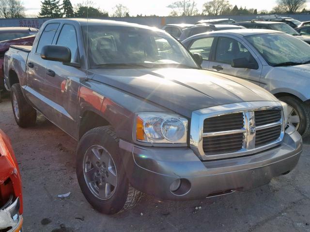 1D7HW48N66S601909 - 2006 DODGE DAKOTA QUA GRAY photo 1