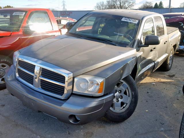 1D7HW48N66S601909 - 2006 DODGE DAKOTA QUA GRAY photo 2