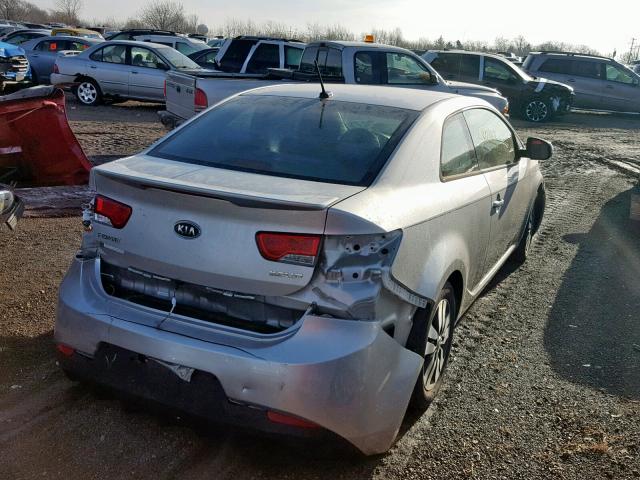 KNAFU6A28D5666885 - 2013 KIA FORTE EX SILVER photo 4