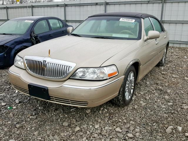 2LNBL8CV5AX751843 - 2010 LINCOLN TOWN CAR S TAN photo 2