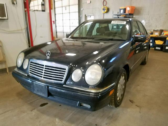 WDBJF55F6VA439359 - 1997 MERCEDES-BENZ E 320 BLACK photo 2