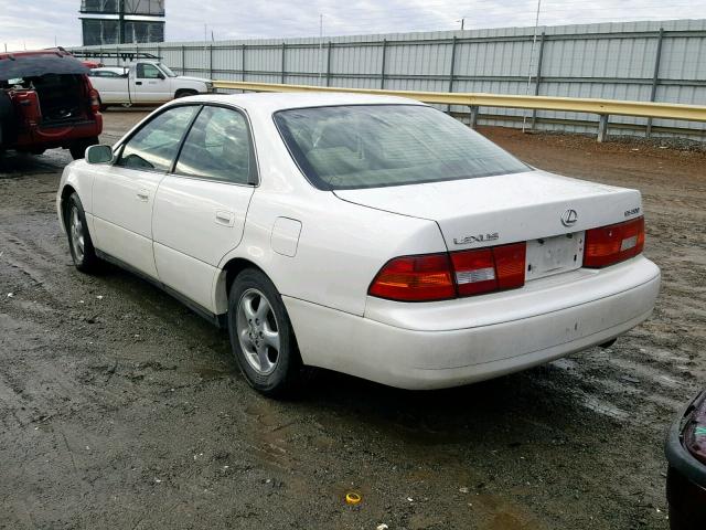 JT8BF28G7W5014637 - 1998 LEXUS ES 300 WHITE photo 3