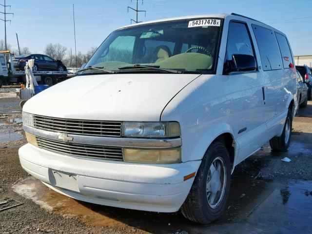 1GNDM19X22B102491 - 2002 CHEVROLET ASTRO WHITE photo 2