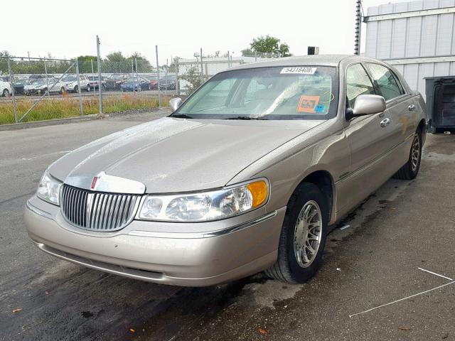 1LNHM82W01Y648489 - 2001 LINCOLN TOWN CAR S BEIGE photo 2