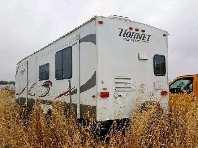 4YDT30R2XC7201289 - 2012 KEYSTONE HORNET WHITE photo 3