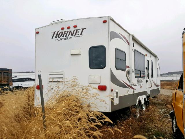 4YDT30R2XC7201289 - 2012 KEYSTONE HORNET WHITE photo 4