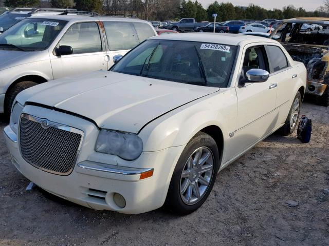 2C3JA63H15H590559 - 2005 CHRYSLER 300C CREAM photo 2