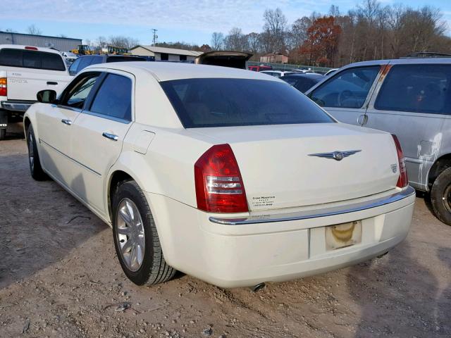 2C3JA63H15H590559 - 2005 CHRYSLER 300C CREAM photo 3