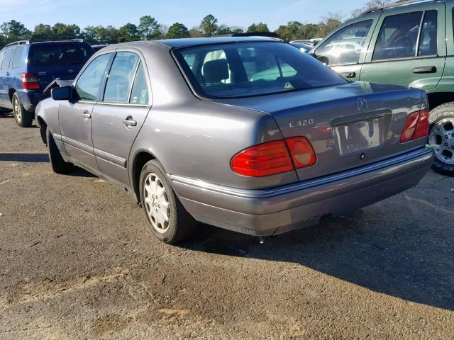 WDBJF65F1WA625673 - 1998 MERCEDES-BENZ E 320 SILVER photo 3