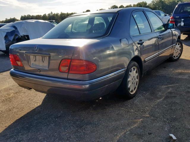 WDBJF65F1WA625673 - 1998 MERCEDES-BENZ E 320 SILVER photo 4