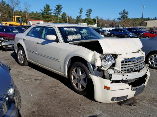 2C3LK53G16H375045 - 2006 CHRYSLER 300 TOURIN WHITE photo 1