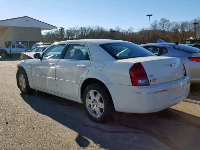 2C3LK53G16H375045 - 2006 CHRYSLER 300 TOURIN WHITE photo 3