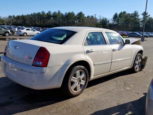 2C3LK53G16H375045 - 2006 CHRYSLER 300 TOURIN WHITE photo 4