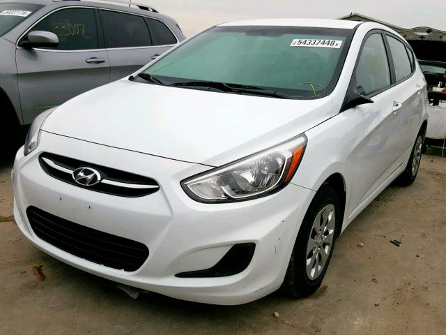 KMHCT5AE2HU315555 - 2017 HYUNDAI ACCENT SE WHITE photo 2