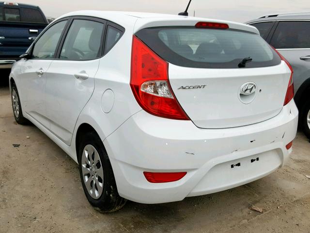 KMHCT5AE2HU315555 - 2017 HYUNDAI ACCENT SE WHITE photo 3