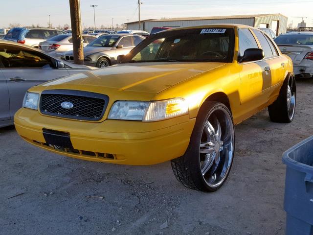 2FAHP71V68X106960 - 2008 FORD CROWN VICT YELLOW photo 2