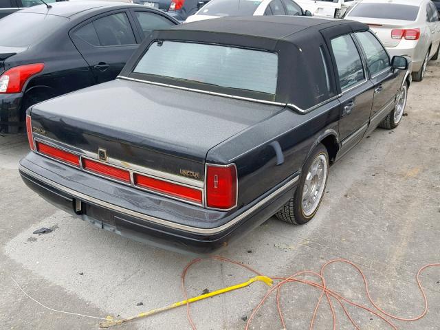 1LNLM82W1VY658268 - 1997 LINCOLN TOWN CAR S BLACK photo 4