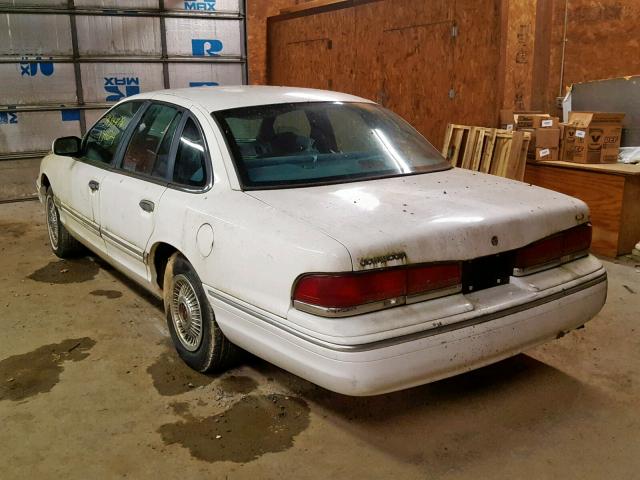 2FALP73W7VX118417 - 1997 FORD CROWN VICT WHITE photo 3