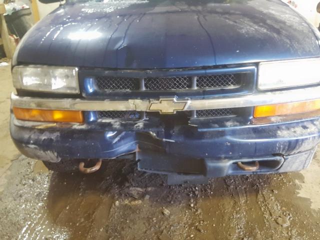 1GNDT13W42K183657 - 2002 CHEVROLET BLAZER BLUE photo 9