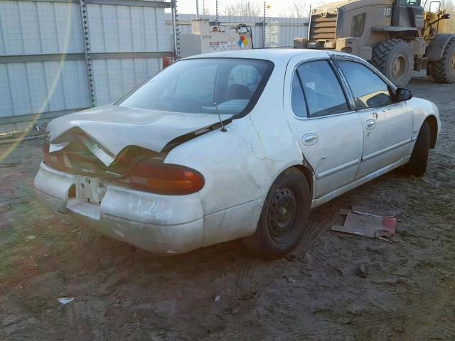 1N4BU31FXPC230807 - 1993 NISSAN ALTIMA XE WHITE photo 4