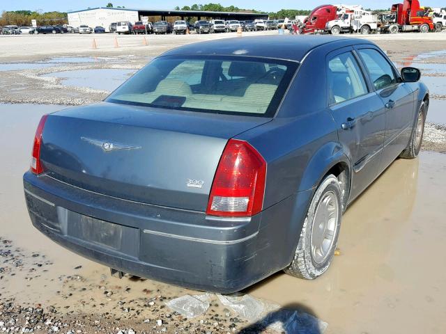 2C3JA53GX5H502688 - 2005 CHRYSLER 300 TOURIN GREEN photo 4