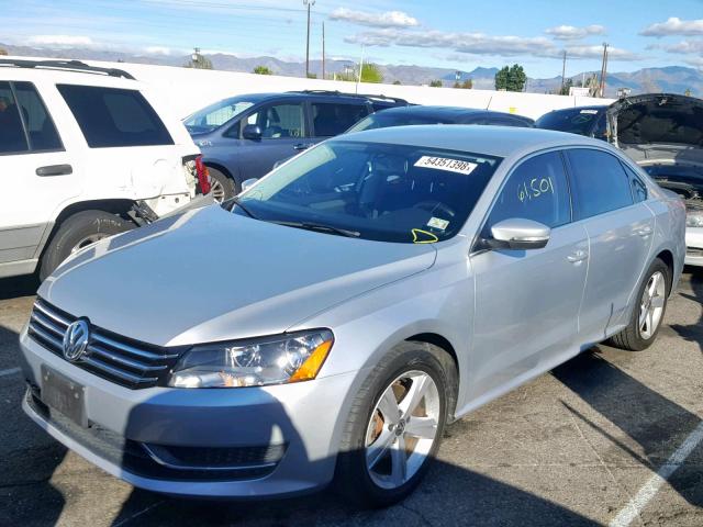 1VWBT7A35FC061589 - 2015 VOLKSWAGEN PASSAT SE SILVER photo 2