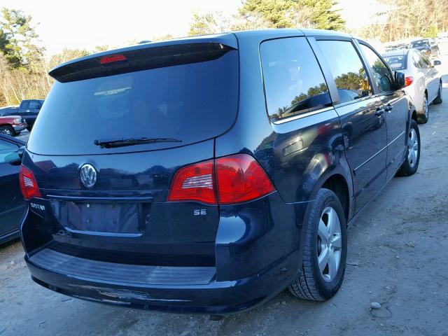 2V4RW3D10AR354205 - 2010 VOLKSWAGEN ROUTAN SE BLACK photo 4