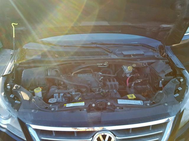 2V4RW3D10AR354205 - 2010 VOLKSWAGEN ROUTAN SE BLACK photo 7