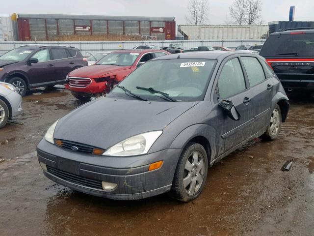 3FAFP37382R203587 - 2002 FORD FOCUS ZX5 GRAY photo 2