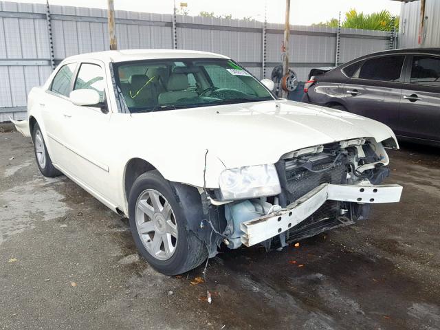 2C3JA53G95H104209 - 2005 CHRYSLER 300 TOURIN WHITE photo 1