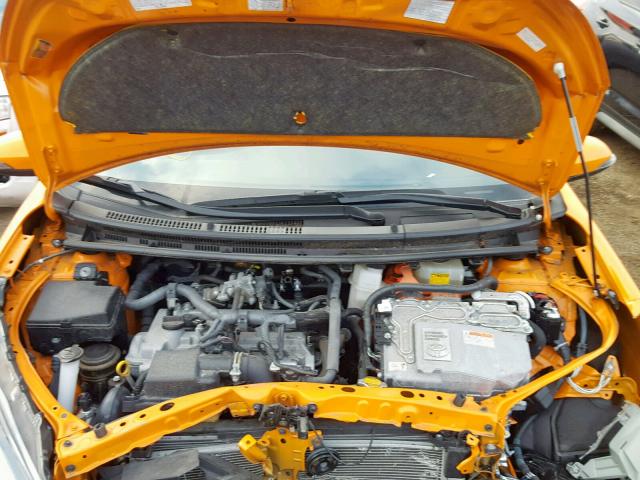 JTDKDTB30F1088900 - 2015 TOYOTA PRIUS C ORANGE photo 7