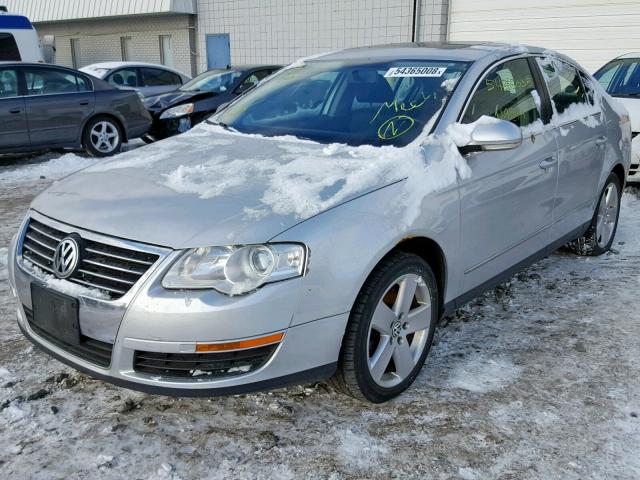 WVWAK73C48E101022 - 2008 VOLKSWAGEN PASSAT KOM SILVER photo 2