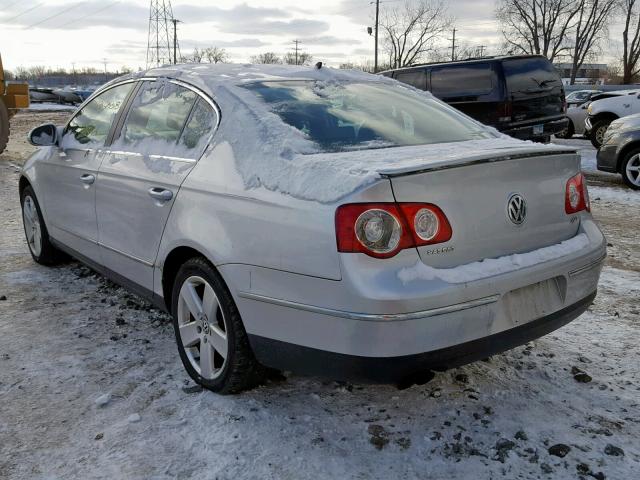 WVWAK73C48E101022 - 2008 VOLKSWAGEN PASSAT KOM SILVER photo 3