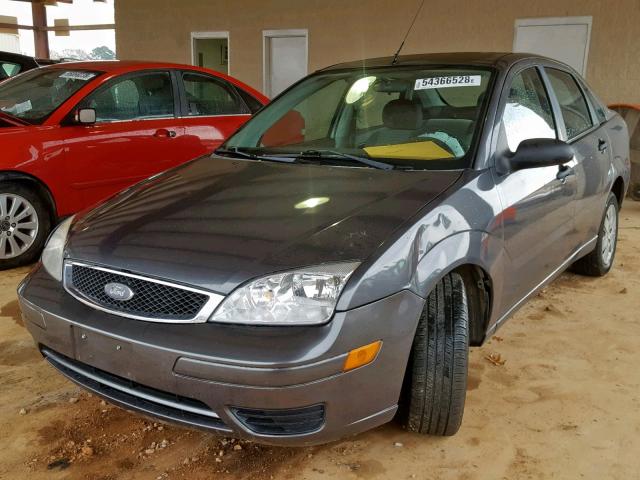 1FAFP34N17W315769 - 2007 FORD FOCUS ZX4 GRAY photo 2