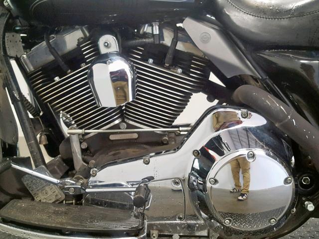 1HD1FCW196Y672006 - 2006 HARLEY-DAVIDSON FLHTCUI BLACK photo 6
