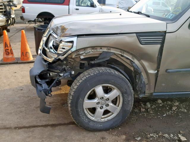 1D8GU28KX7W581875 - 2007 DODGE NITRO SXT BEIGE photo 9