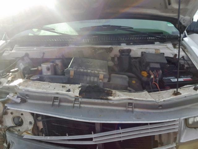 1GCDM19X02B145879 - 2002 CHEVROLET ASTRO WHITE photo 7