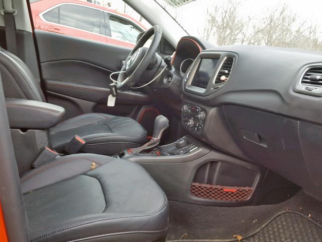 3C4NJDDB2JT131067 - 2018 JEEP COMPASS TR ORANGE photo 5