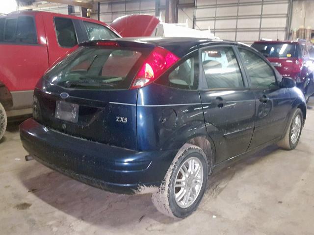 3FAHP37394R116776 - 2004 FORD FOCUS ZX5 BLUE photo 4