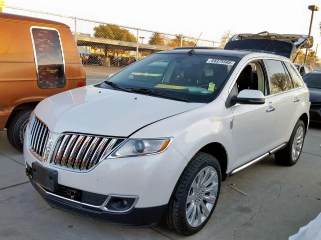 2LMDJ6JK7EBL19435 - 2014 LINCOLN MKX WHITE photo 2