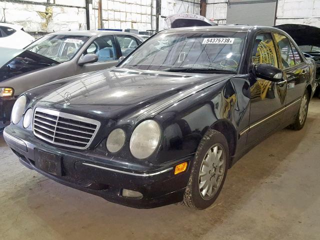 WDBJF65J4YB055265 - 2000 MERCEDES-BENZ E 320 BLACK photo 2