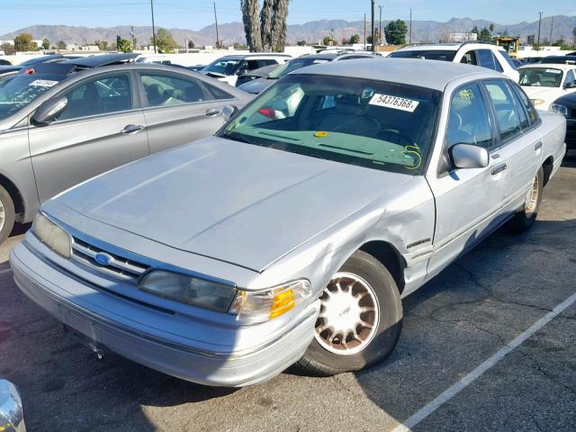 2FALP74W2SX175800 - 1995 FORD CROWN VICT GRAY photo 2