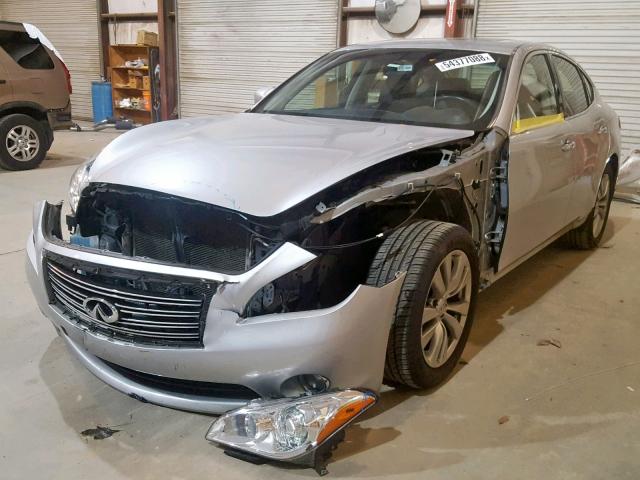 JN1AY1AP0DM540156 - 2013 INFINITI M56 SILVER photo 2