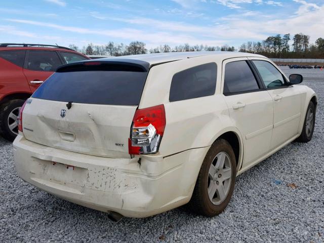 2D4FV48V85H167134 - 2005 DODGE MAGNUM SXT WHITE photo 4