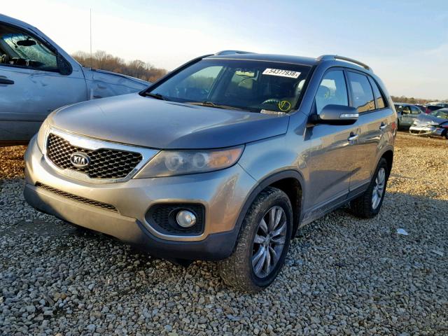 5XYKT4A29BG164559 - 2011 KIA SORENTO BA GRAY photo 2