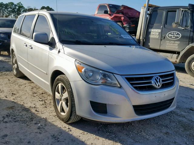 2V4RW3DG1BR691214 - 2011 VOLKSWAGEN ROUTAN SE SILVER photo 1