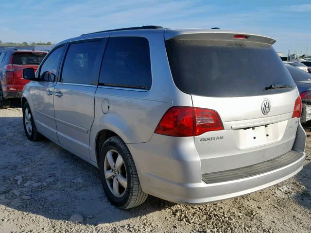 2V4RW3DG1BR691214 - 2011 VOLKSWAGEN ROUTAN SE SILVER photo 3