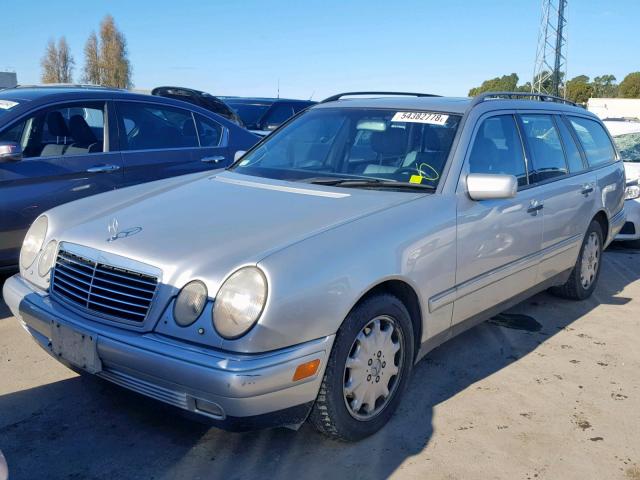 WDBJH65F6WA550818 - 1998 MERCEDES-BENZ E 320 SILVER photo 2